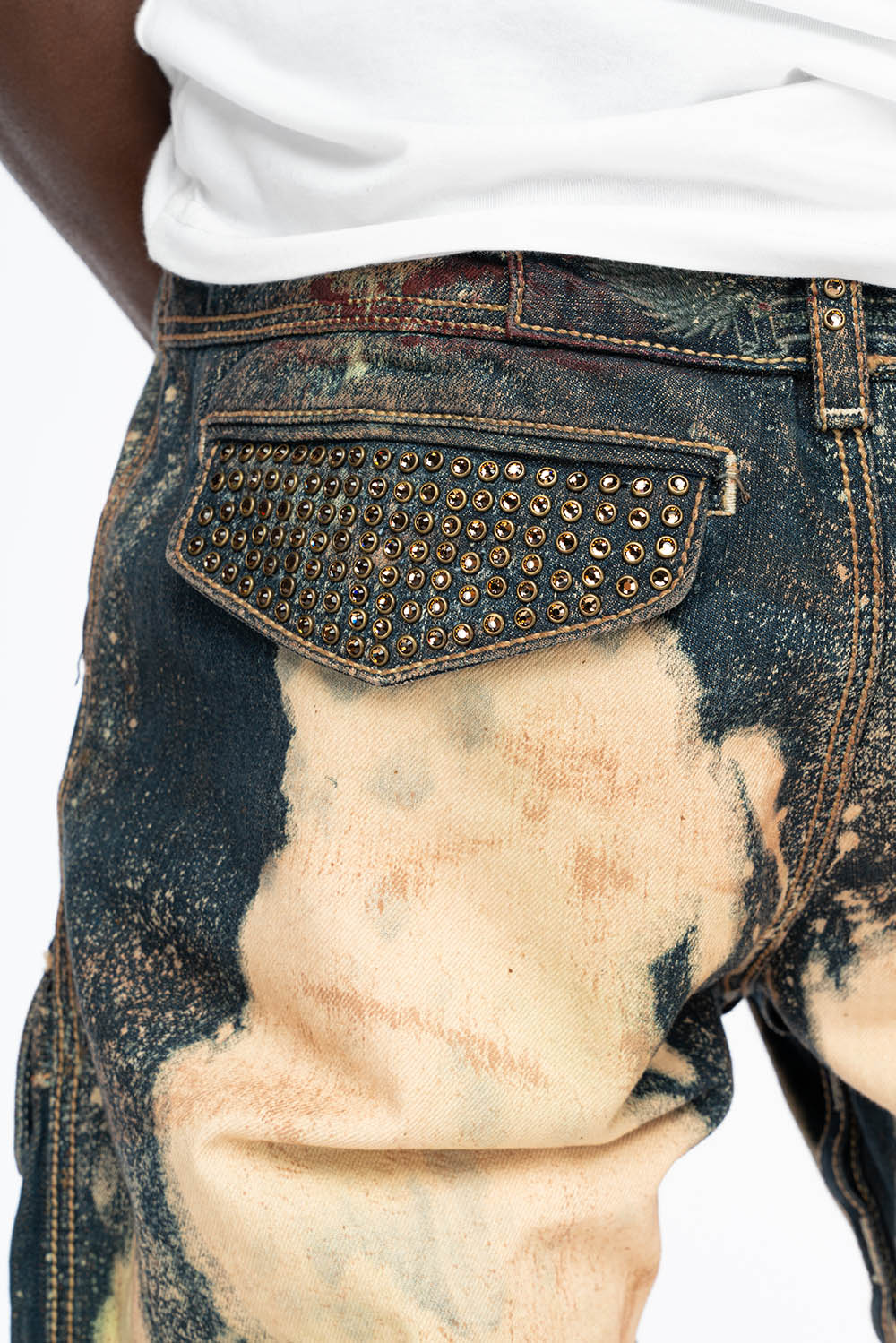 MENS TECHNIQUE CARGO PANTS IN GRAFFITI WASH WITH CRYSTALS - Image 6