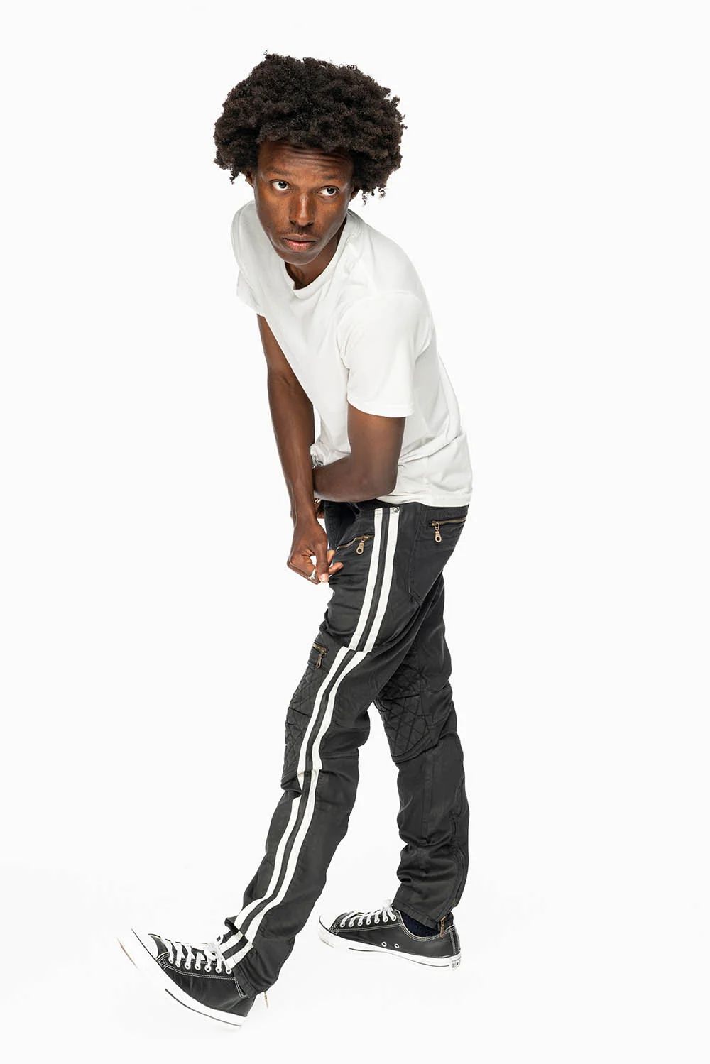 MENS BIKER JEANS IN BLK DY FABRIC WITH WHITE STRIPES