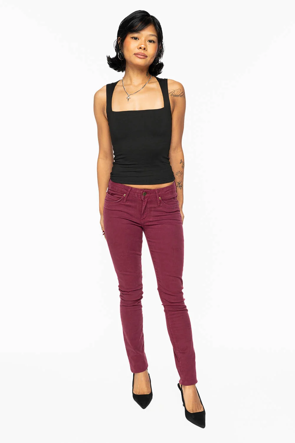 JANE MID RISE WOMENS SKINNY JEANS IN SANGRIA WASH WITH RED CRYSTALS - Image 7