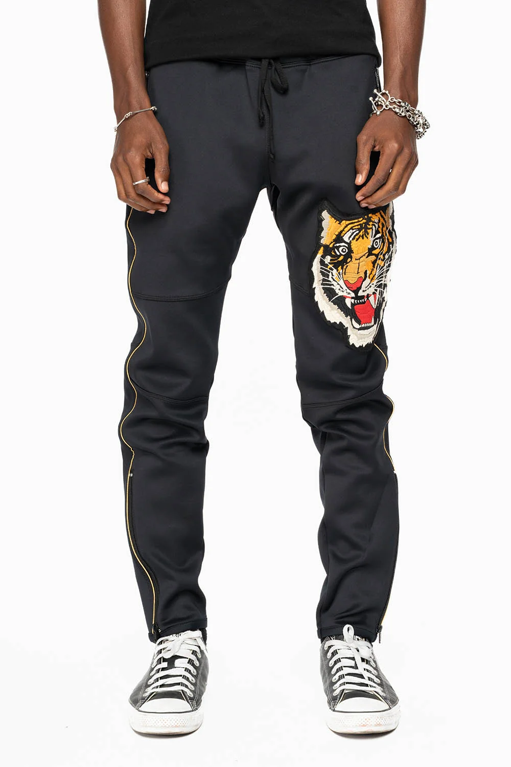 JOGGER IN BLACK WITH TIGER PATCH - Image 6