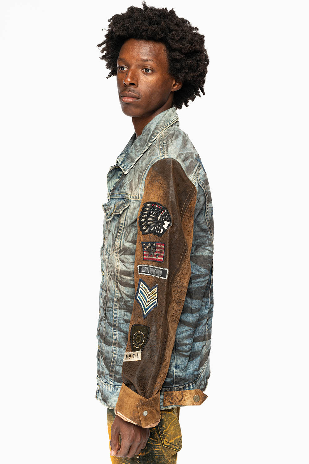 MEN’S DENIM/LEATHER JACKET IN D WASH BROWN WITH PATCHES - Image 5