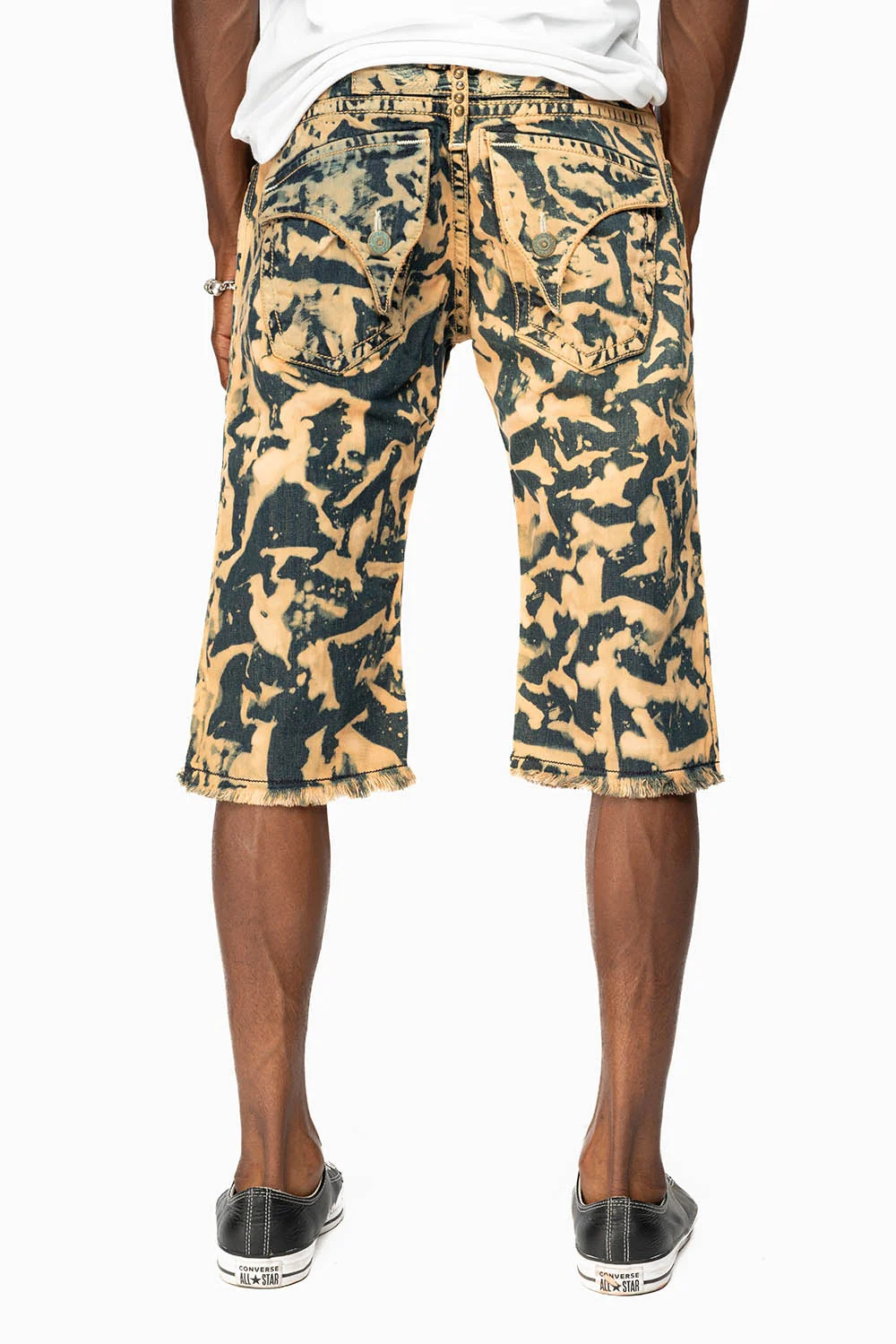 MENS SHORTS WITH KILLER FLAP POCKETS IN BRIGHT AND SALT KHAKI BROKEN WASH - Image 2