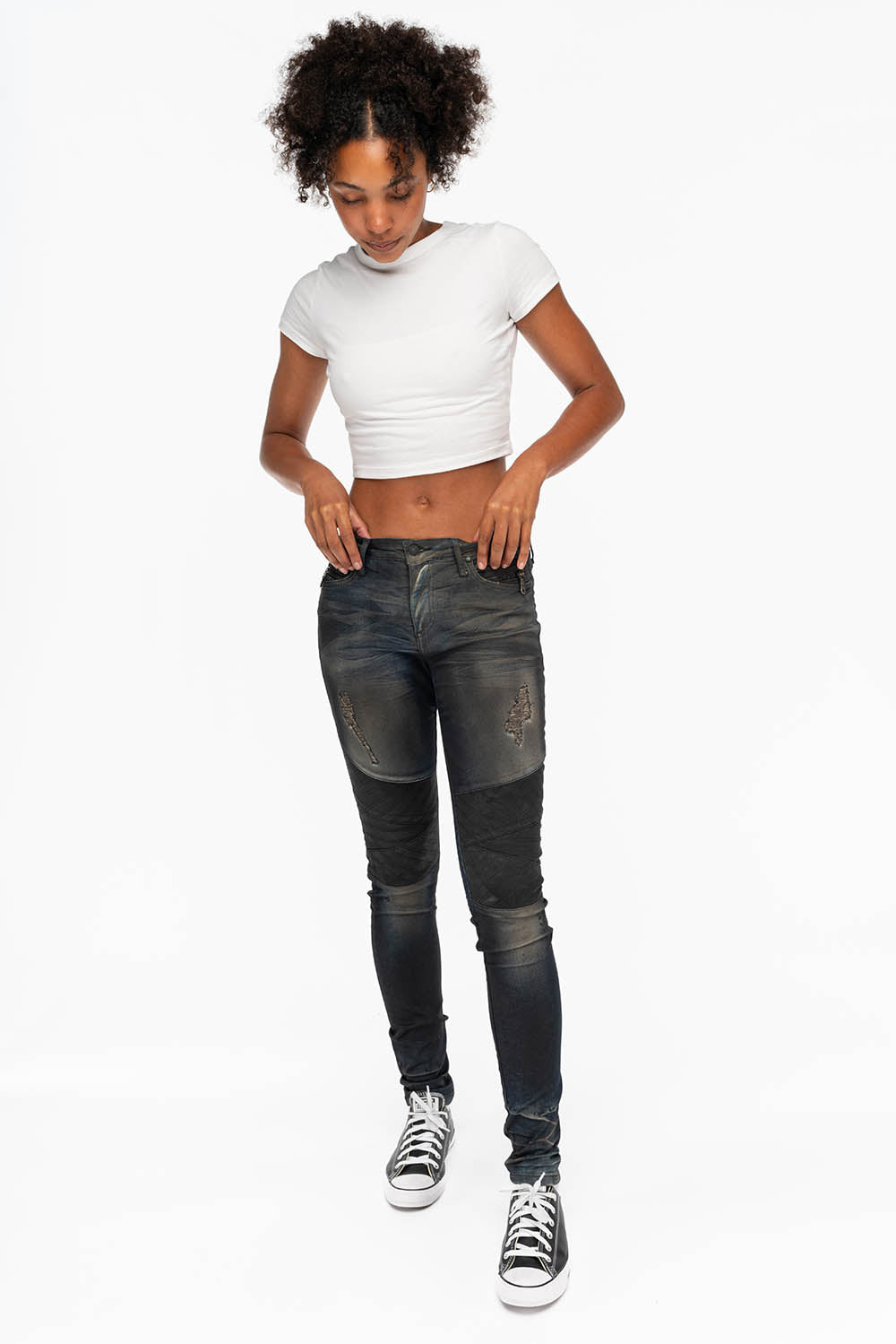 ROBIN'S WOMENS SKINNY MOTO JEANS IN TAR BROKEN - Image 5