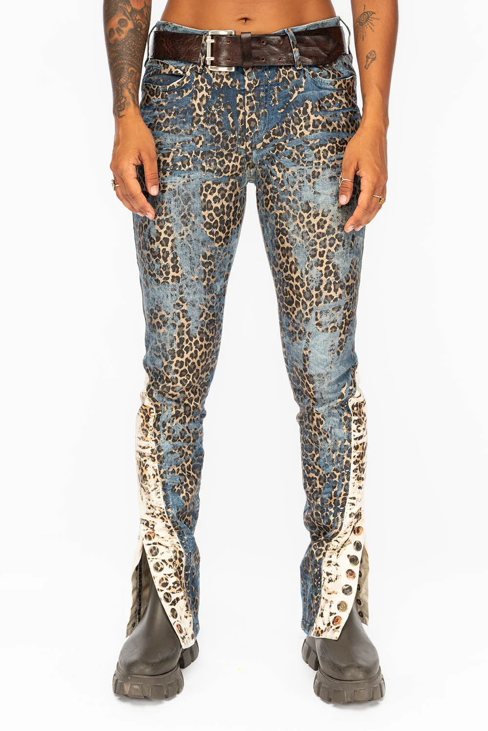 WOMENS BLUE JEANS WITH LEOPARD COATING AND ANKLE SNAP CLOSURE - Image 2