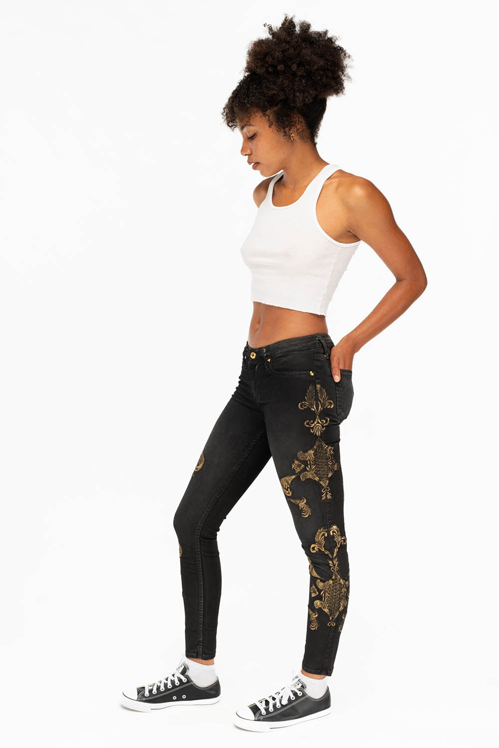 MID RISE WOMENS JEANS WITH GOLD EMBROIDERY IN LA BLACK - Image 7