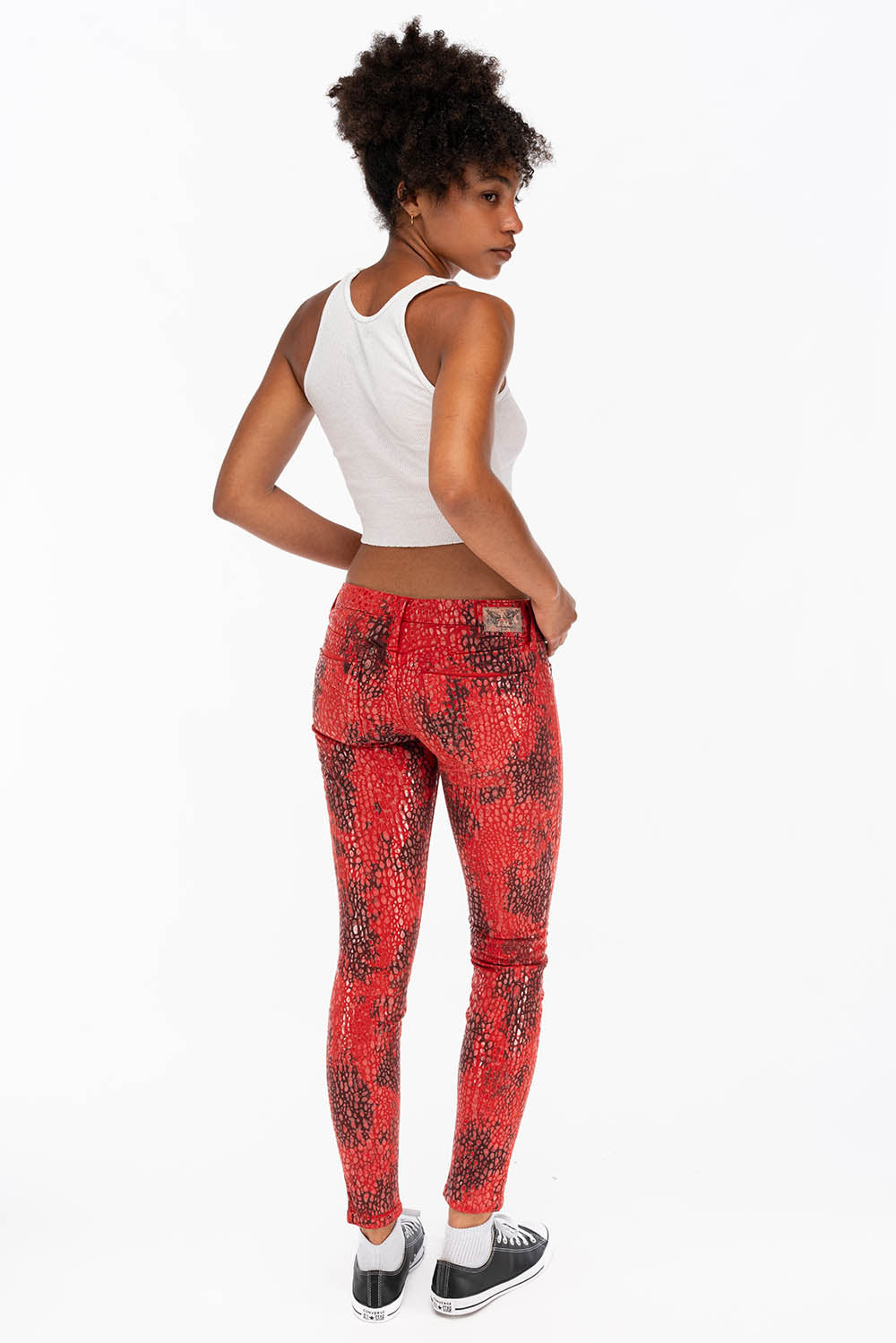 MARILYN LOW RISE WOMENS SKINNY JEANS IN AQUARIUM RED WITH TONAL WINGS - Image 6