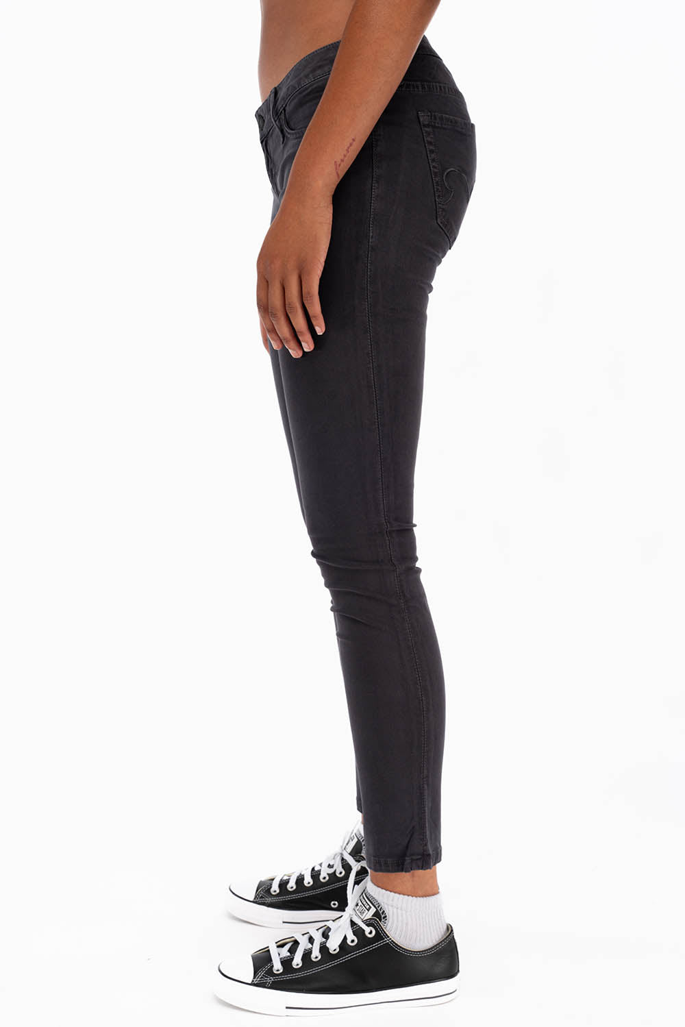 ROBIN'S NAT SKINNY LOW RISE WOMENS SKINNY JEANS IN CHARCOAL WITH TONAL EMBROIDERY AND LOGO - Image 2