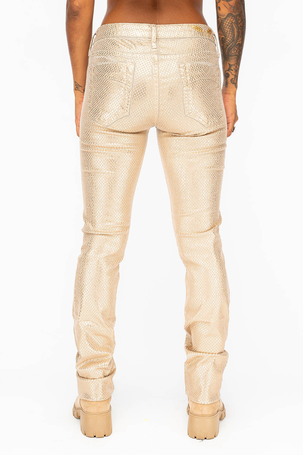 MID RISE WOMENS SKINNY JEANS IN LIGHT GREY HONEYCOMB TREATMENT - Image 4