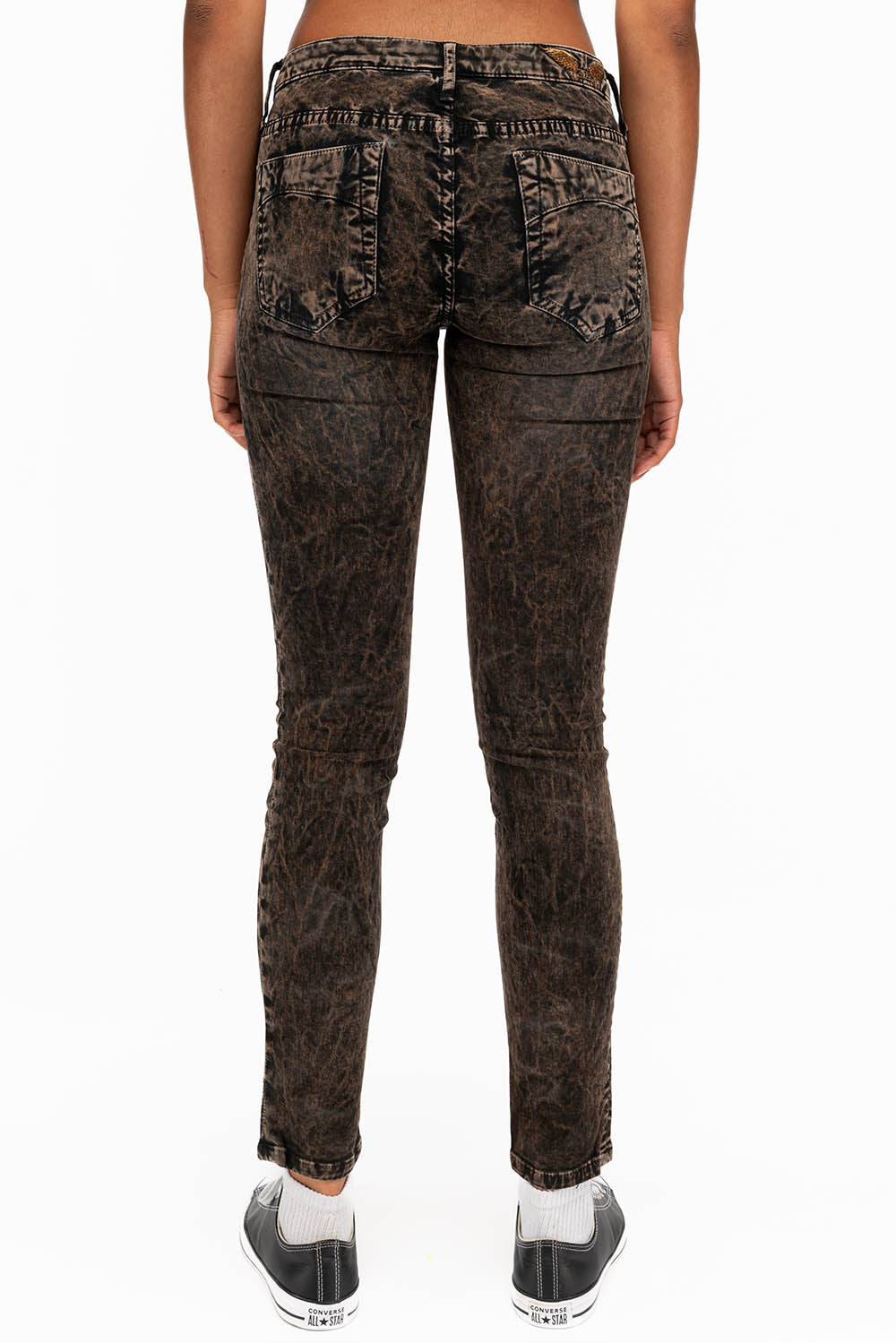 JANE MID RISE WOMENS SKINNY JEANS IN BROWN THUNDER WITH GOLD WINGS - Image 3